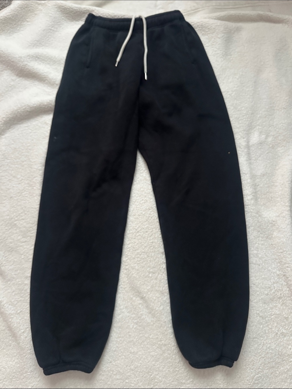 Womans Aerie black cuffed Sweatpants, size xs but can fit a size small to medium